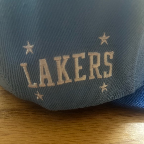 NWOT Mitchell & Ness Snapback
Two Tone 2.0 Snapback HWC Los Angeles Lakers - Picture 2 of 8